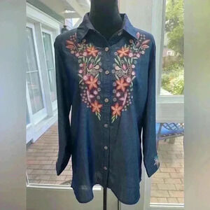 Parsley & Sage embroidered denim look button-down shirt, Size large like new